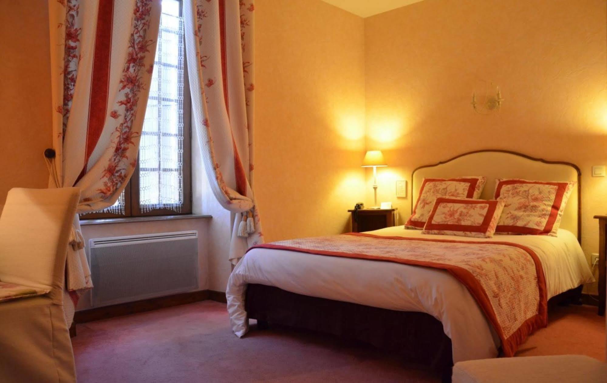 Logis Hotel-Restaurant Le Relais Hauterives Εξωτερικό φωτογραφία
