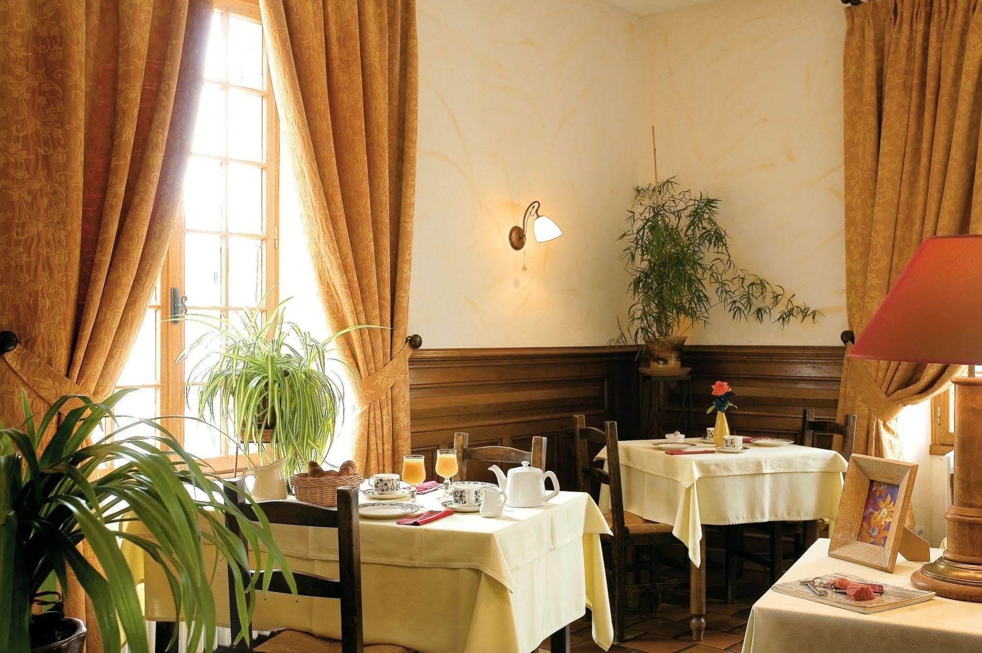 Logis Hotel-Restaurant Le Relais Hauterives Εξωτερικό φωτογραφία